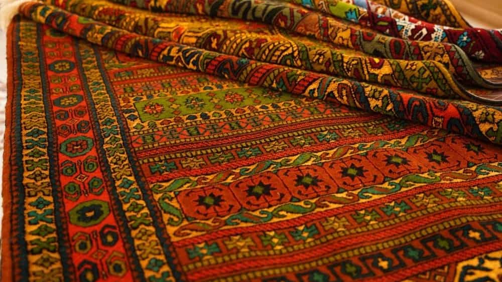 خرید و فروش فرش های اصیل ایرانی در فرش آدینه نقش نگار مازندران